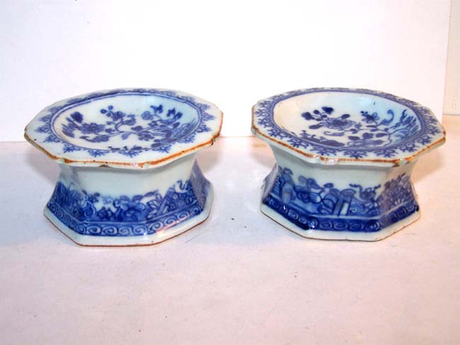 Two similar Chinese export porcelain "Qianlong' period open salts circa 1770-1780